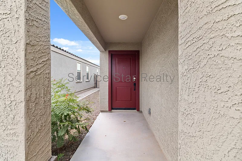 3 bed, 2.0 bath, 1439 sqft, $2,100 — Photo 3