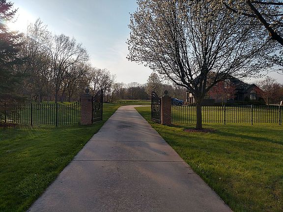 2nd image of 10969 Chicago Rd