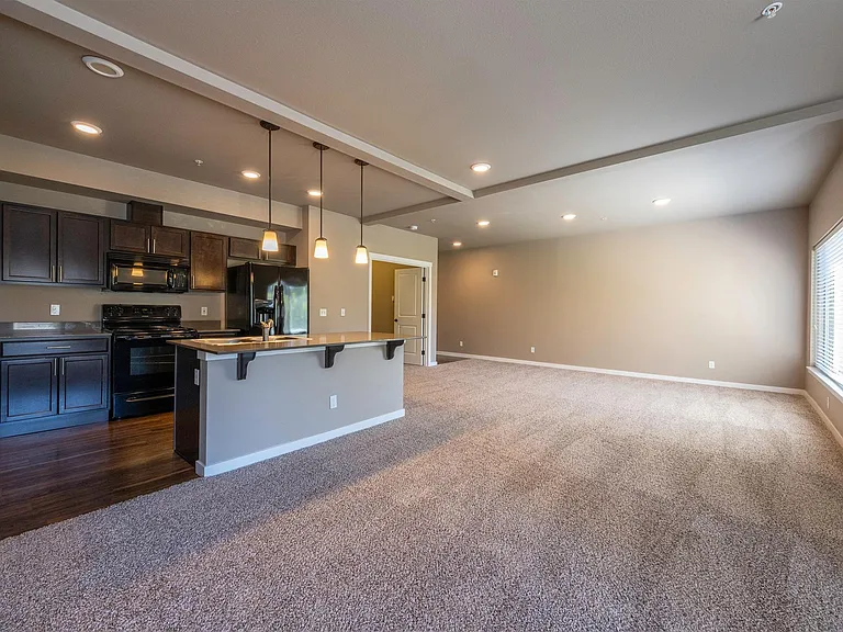 Summit Tower — Photo 21