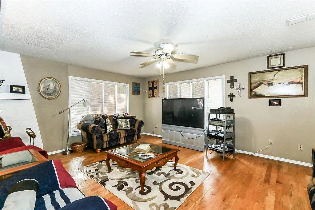 3 bed, 2313 sqft, $1,850 — Photo 3