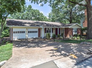 476 Tree Top Ln, Saint Louis, MO