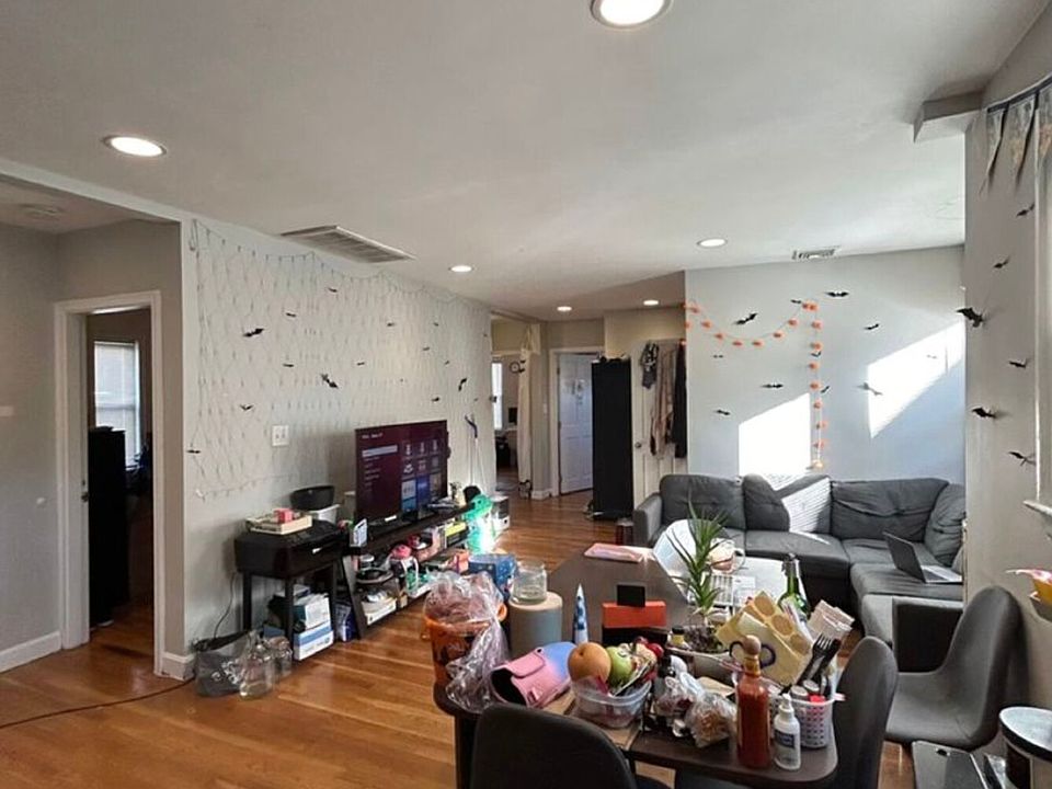 1st image of 4 Iroquois St #2