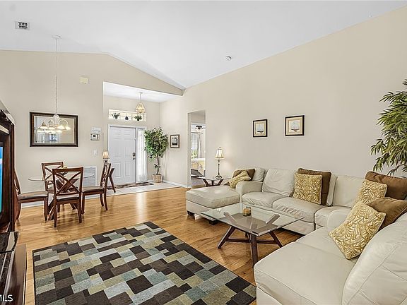 5th image of 15638 Beachcomber Ave