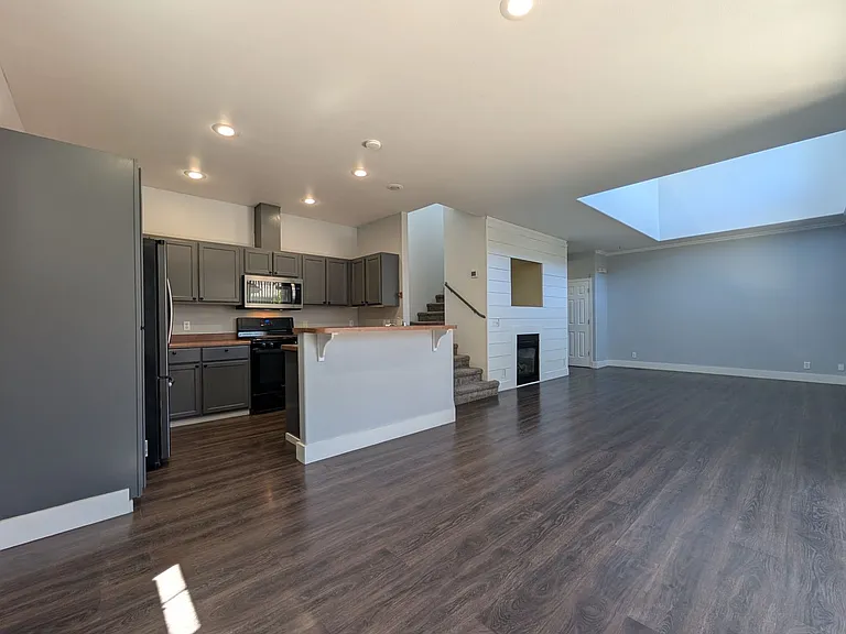 5220 Wales Dr — Photo 4
