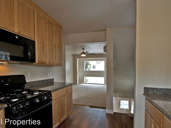 4th image of 840 W 6th St #11676384
