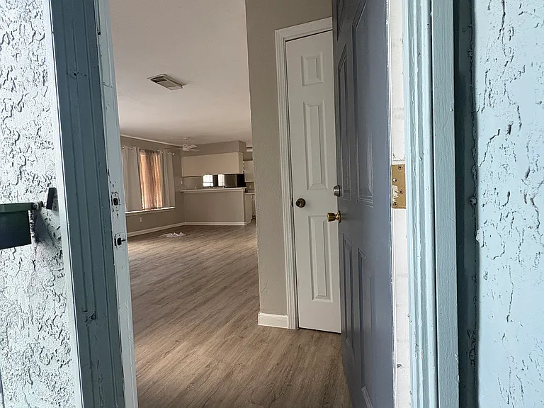 3221 Hirschfield Rd #C — Photo 2