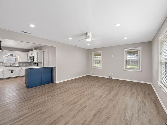 3rd image of 956 Faircrest Dr