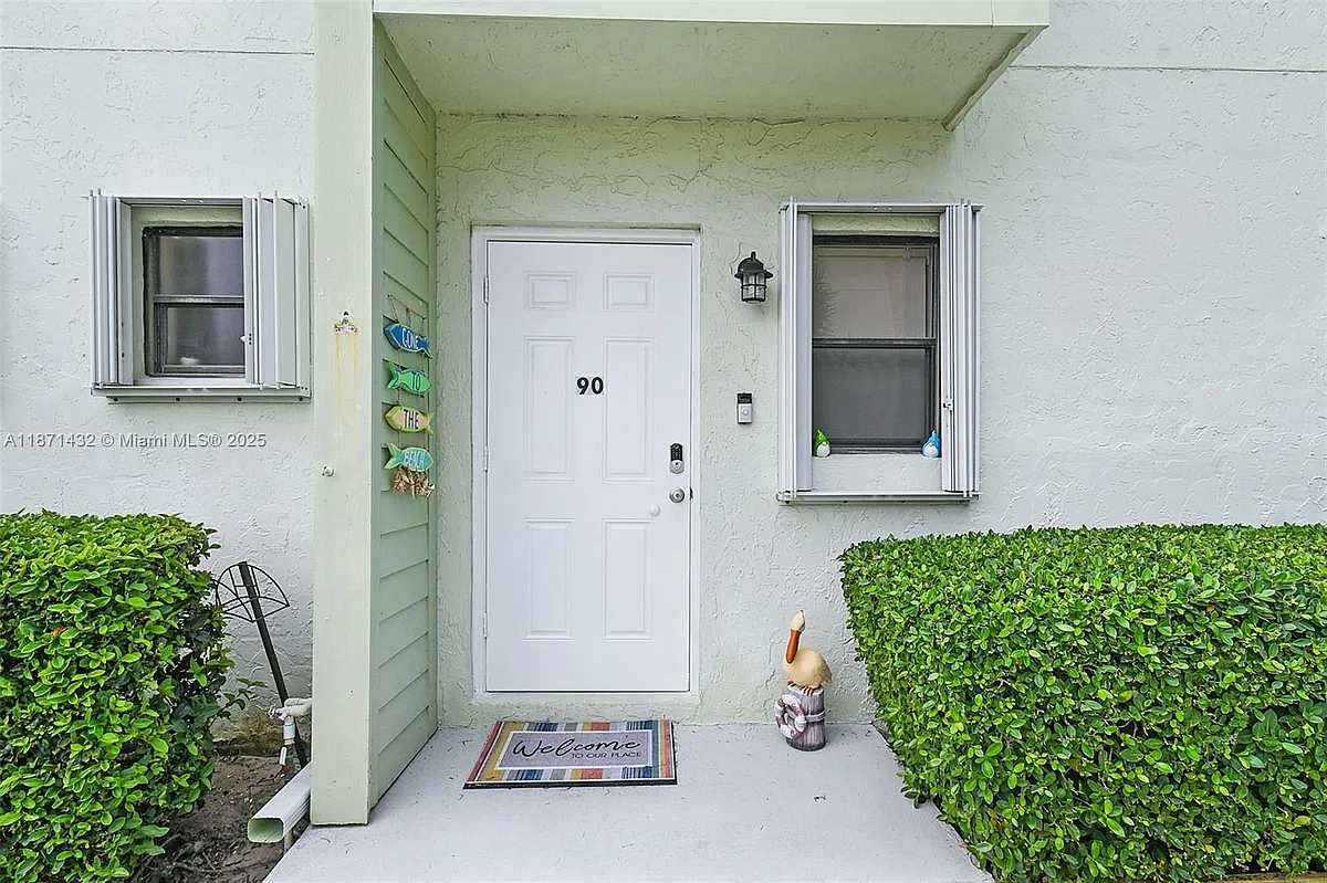 Building Photo - 9421 S Ocean Dr #90