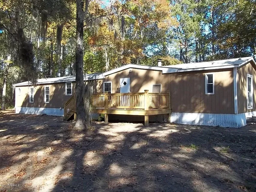 3 bed, 1600 sqft, $1,410 — Photo 1