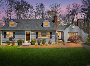 19 Knollwood Dr, Ridgefield, CT 06877