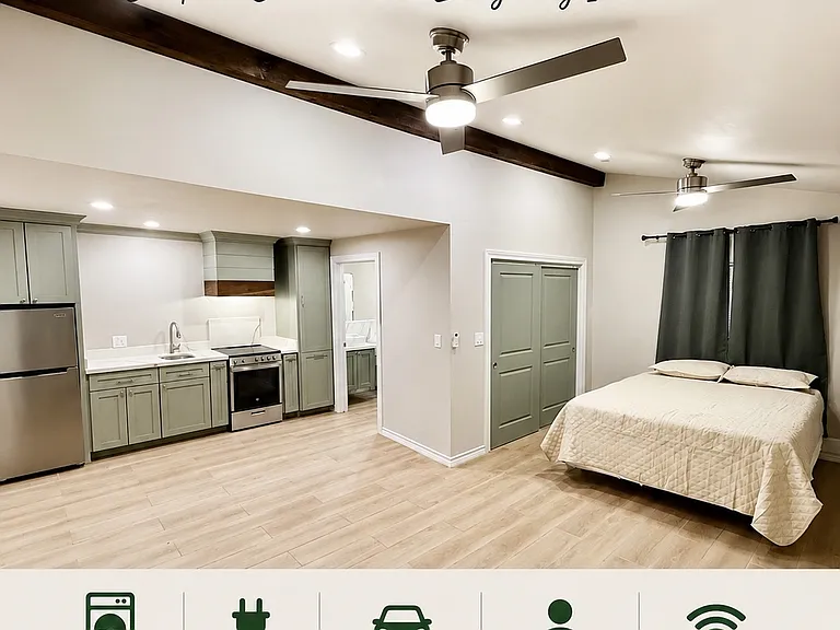2314 La Feria Rd #C — Photo 1