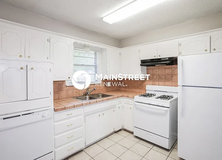 808 Lotus Ave — Photo 10