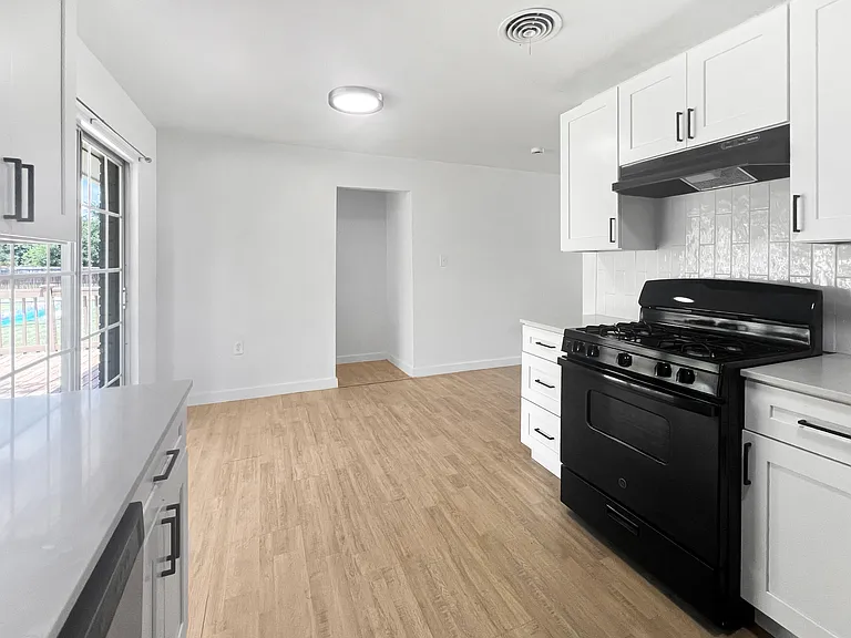 4533 SW Beta Ave — Photo 4