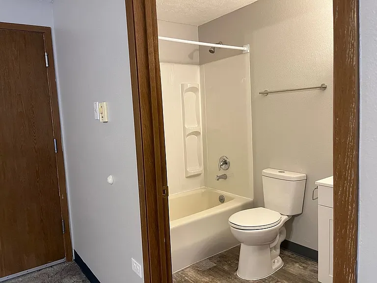 491 Caswell Ave W — Photo 10