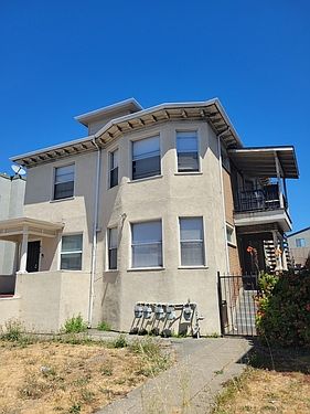 1st image of 424 E 15th St