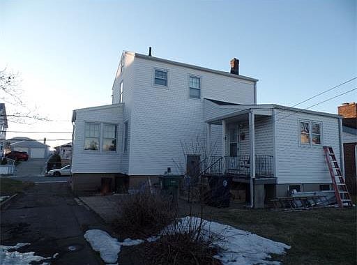 2nd image of 552 Hazel Ave