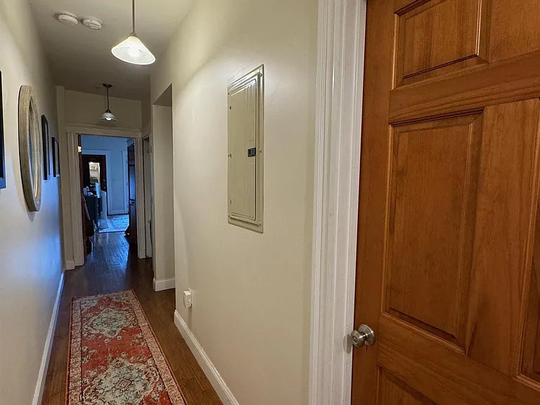 6 Giles Park #2A — Photo 5