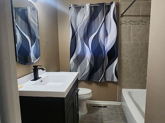 3rd image of 2133 Belmont Blvd
