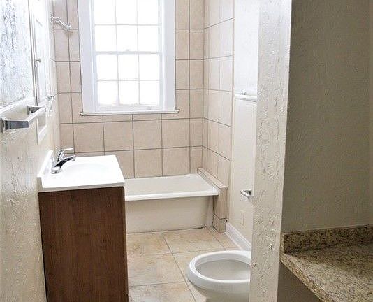 4th image of 410 E 14th St APT 201