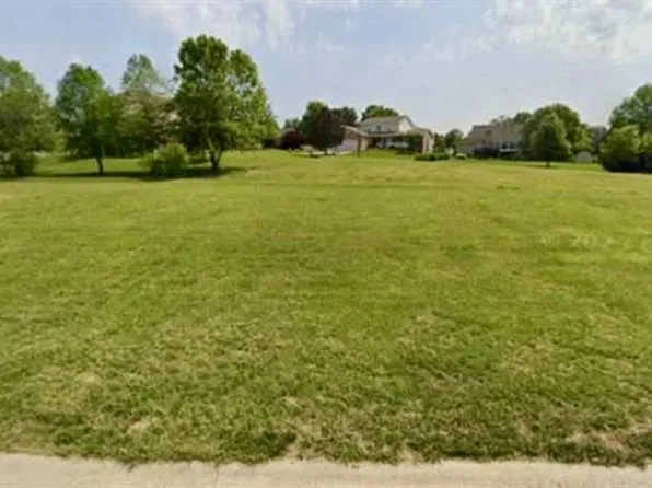 112 Elmbank Dr, Belleville, IL 62226