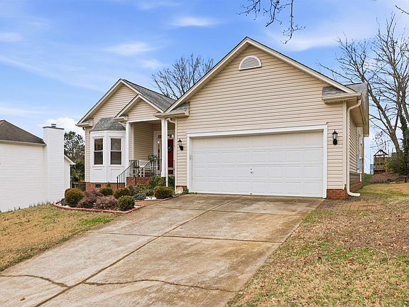 3rd image of 104 Fawn Ridge Way