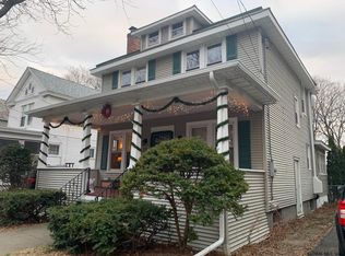 25 Woodrow Ct, Troy, NY