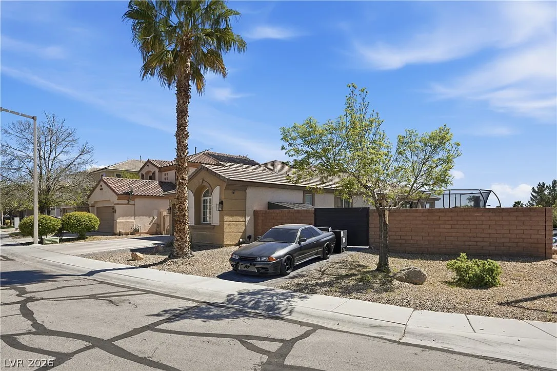 3 bed, 2.0 bath, 1553 sqft, $5,000 — Photo 4