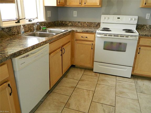 4th image of 290 E 211th St