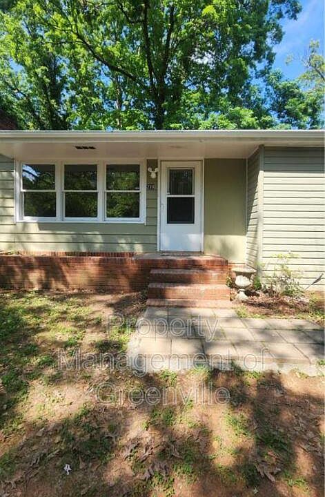 1st image of 230 W Dorchester Blvd