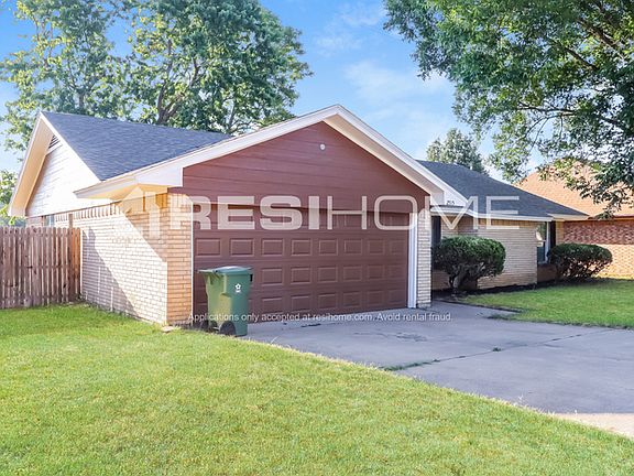 3rd image of 2515 Smouldering Wood Dr