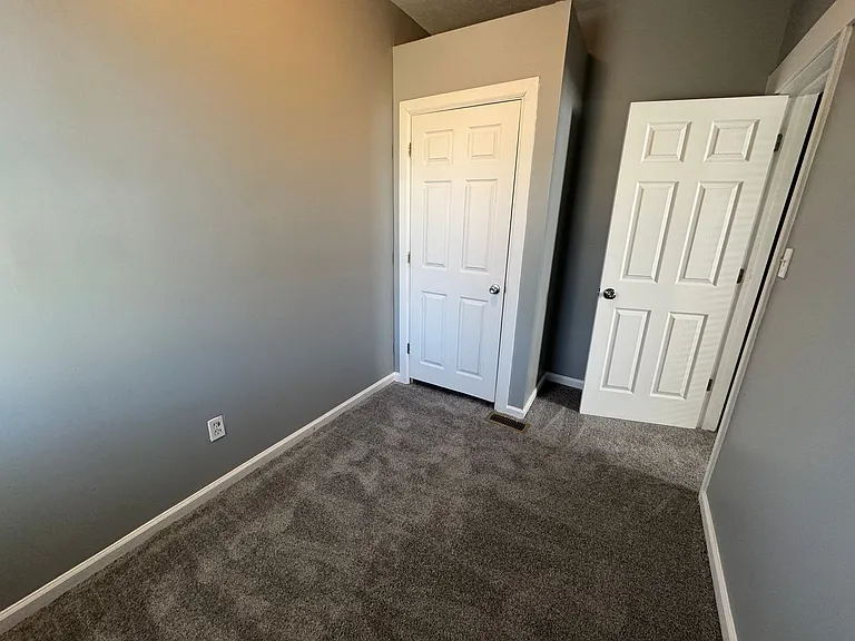 439 N Forest Ave — Photo 23