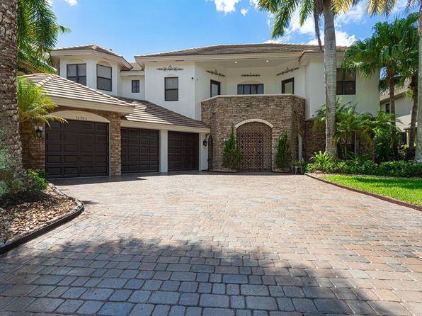 10703 Versailles Blvd