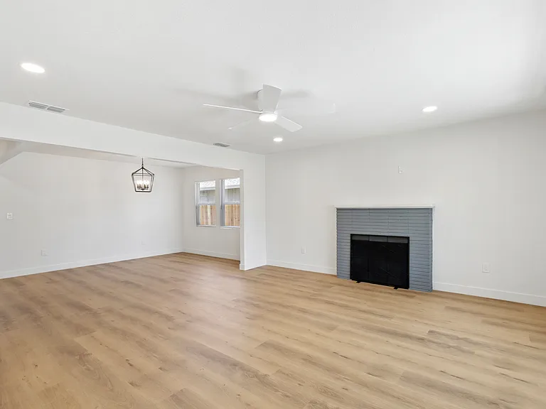3821 15th Ave — Photo 13