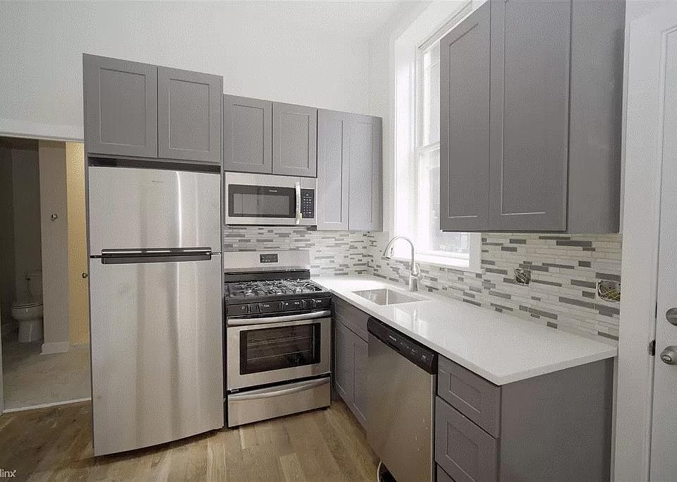 1st image of 2911 W Belmont Ave #1