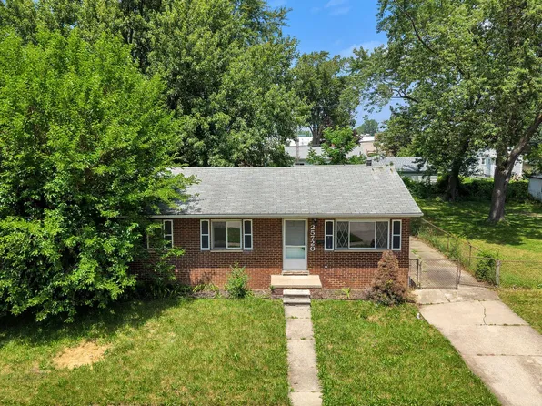 25720 Norfolk St, Dearborn Heights, MI 48125