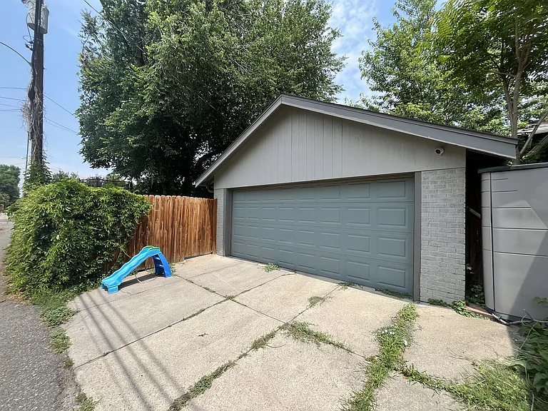 2575 Dahlia St — Photo 25