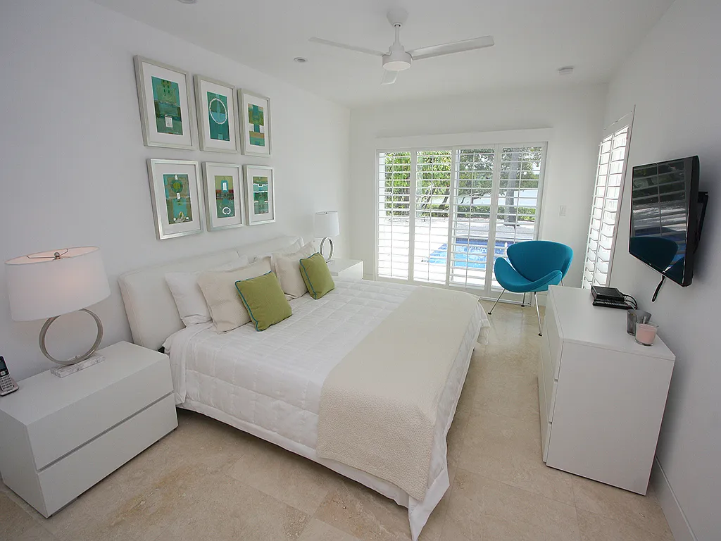 4 bed, 4.5 bath, 3900 sqft, $24,000 — Photo 4