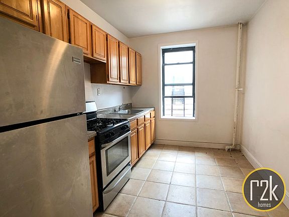 5th image of 2906 21st Ave APT 4I