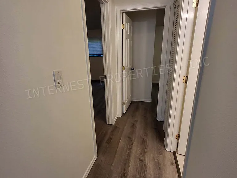 4700 Falls View Ave — Photo 13