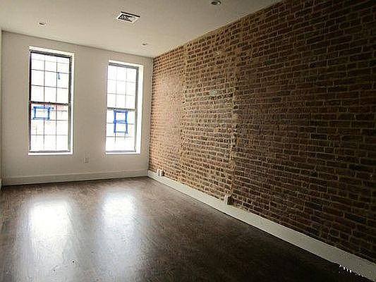 5th image of 558 Kosciuszko St APT 3R