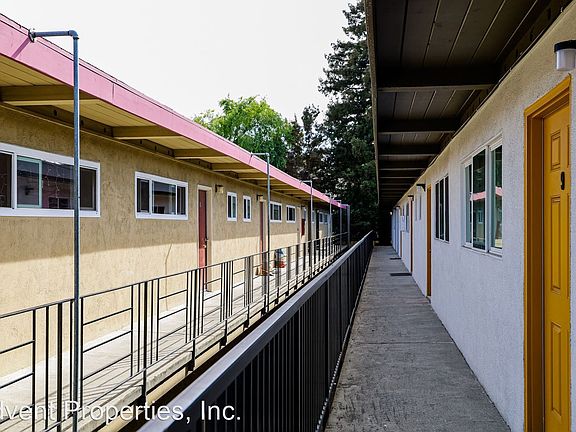 4th image of 25021 Cypress Ave APT 8