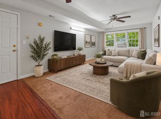 345 College Dr, Edison, NJ 08817