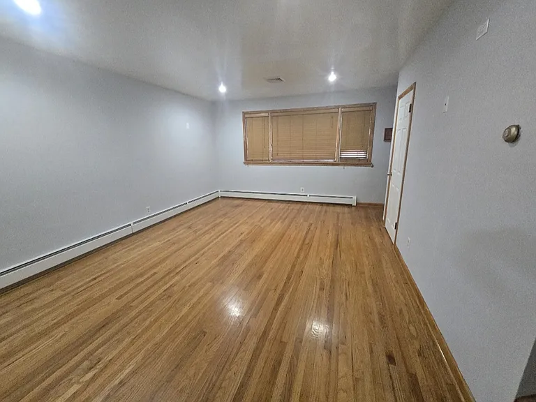 5917 Roosevelt Ave — Photo 12
