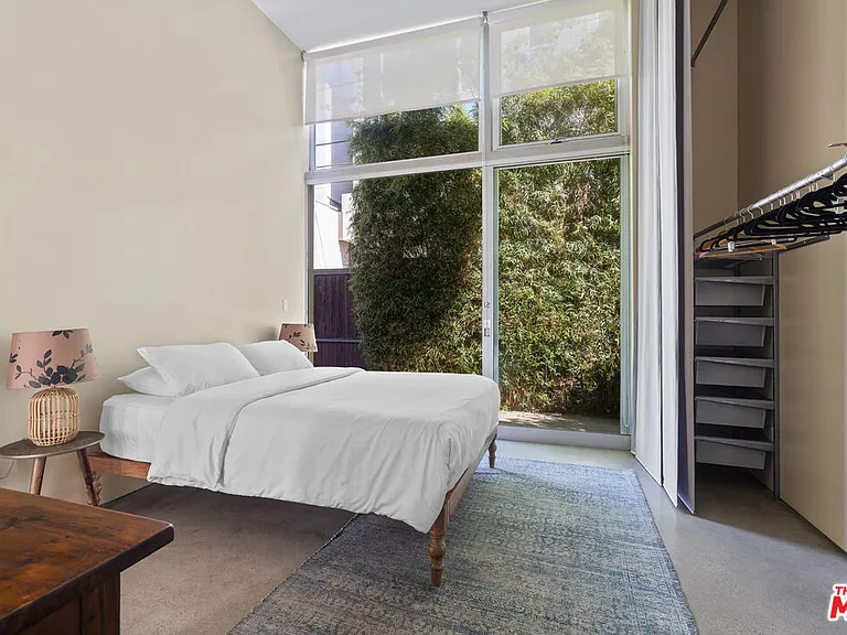 1613 Cabrillo Ave — Photo 15