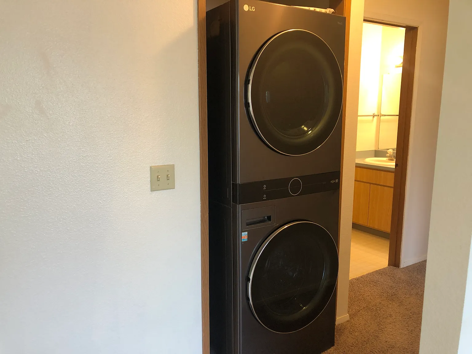 2 bed, 975 sqft, $1,350 — Photo 2