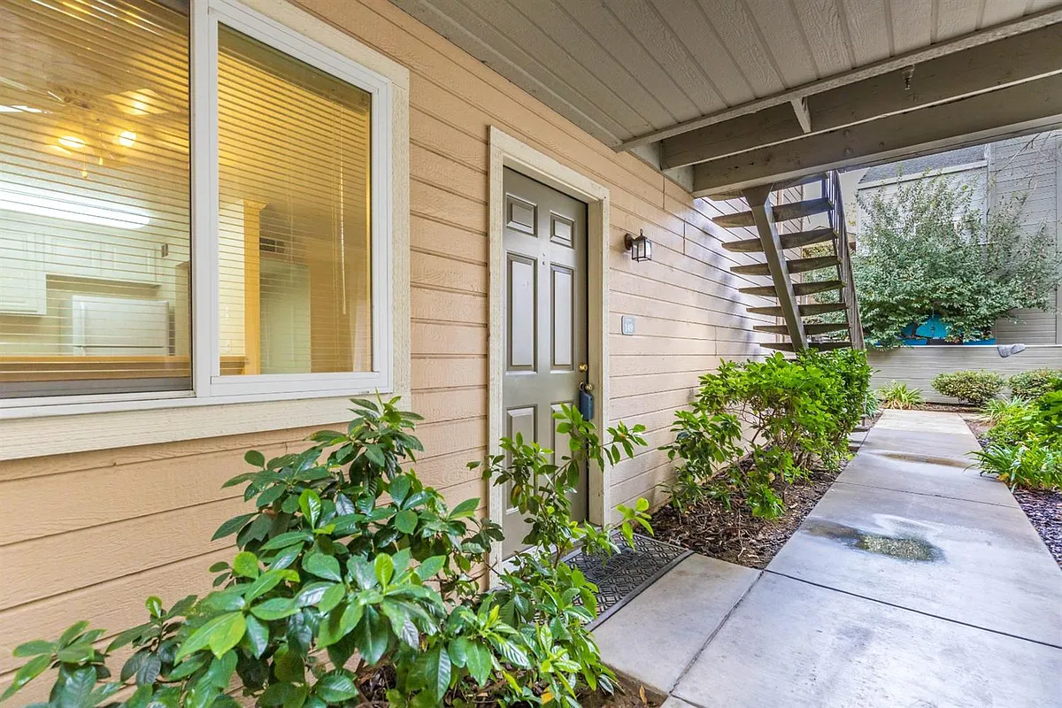Building Photo - 1019 Dornajo Way #149