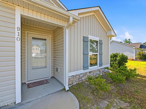 5th image of 910 Pine Needles Road