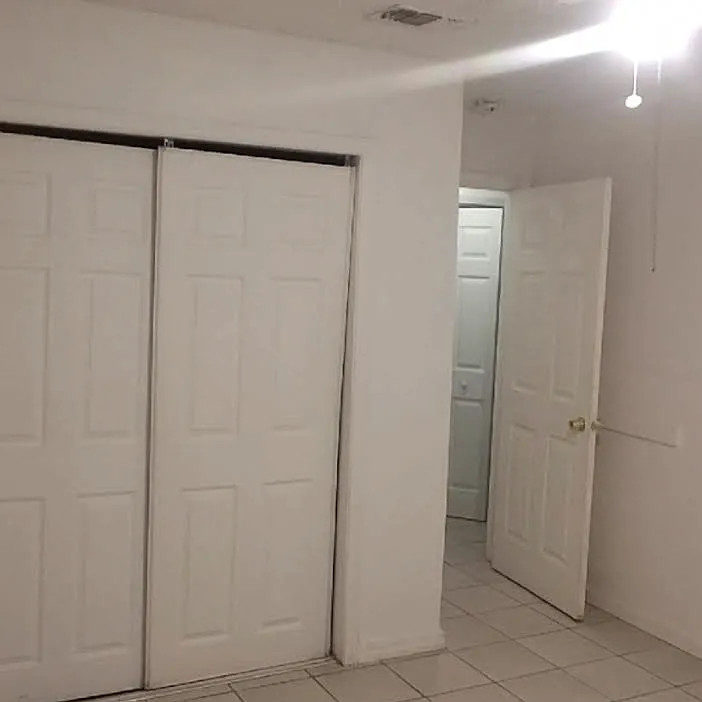 2 bed, 750 sqft, $985 — Photo 2