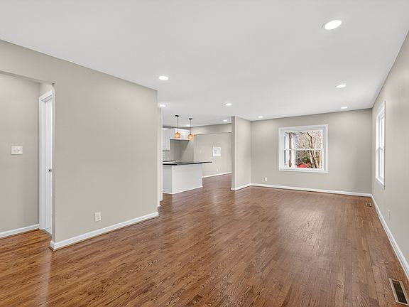 3rd image of 209 Franklin Park