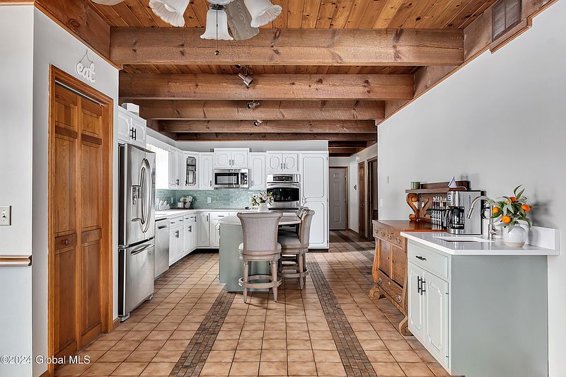 4th image of 118 Spring Road